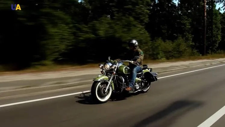 Кастом-байк на трасі Кастом-байк на трасі