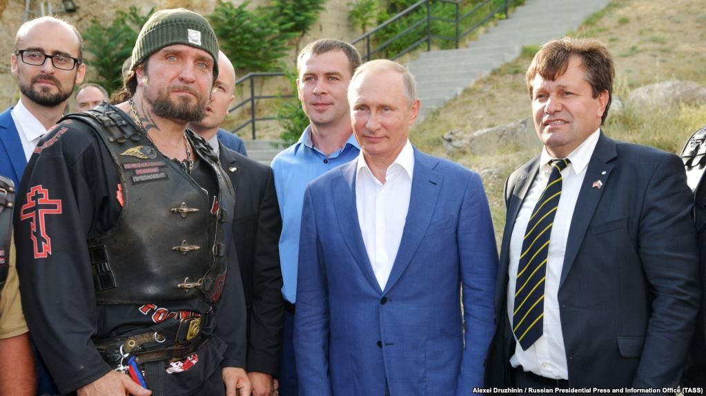 Німецького депутата, який відвідував анексований Крим, судять за фальсифікацію виборів Німецького депутата, який відвідував анексований Крим, судять за фальсифікацію виборів