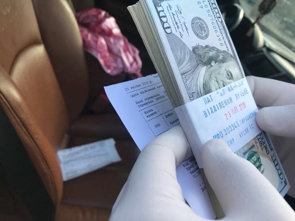 На Волині на хабарі впіймали топ-посадовця і голову суду На Волині на хабарі впіймали топ-посадовця і голову суду