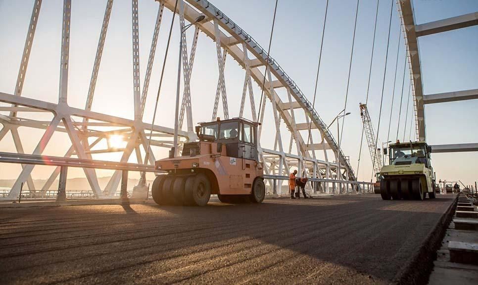 Крымский мост завершают строить: оккупанты похвастались новыми фото