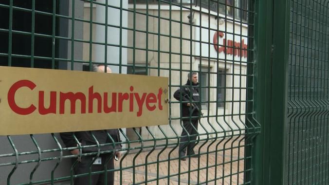 У Туреччині 13 журналістів кинули за ґрати, звинувативши в підтримці тероризму