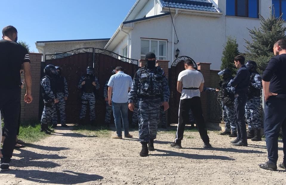 Окупанти проводять тотальні обшуки у кримських татар, – Чубаров