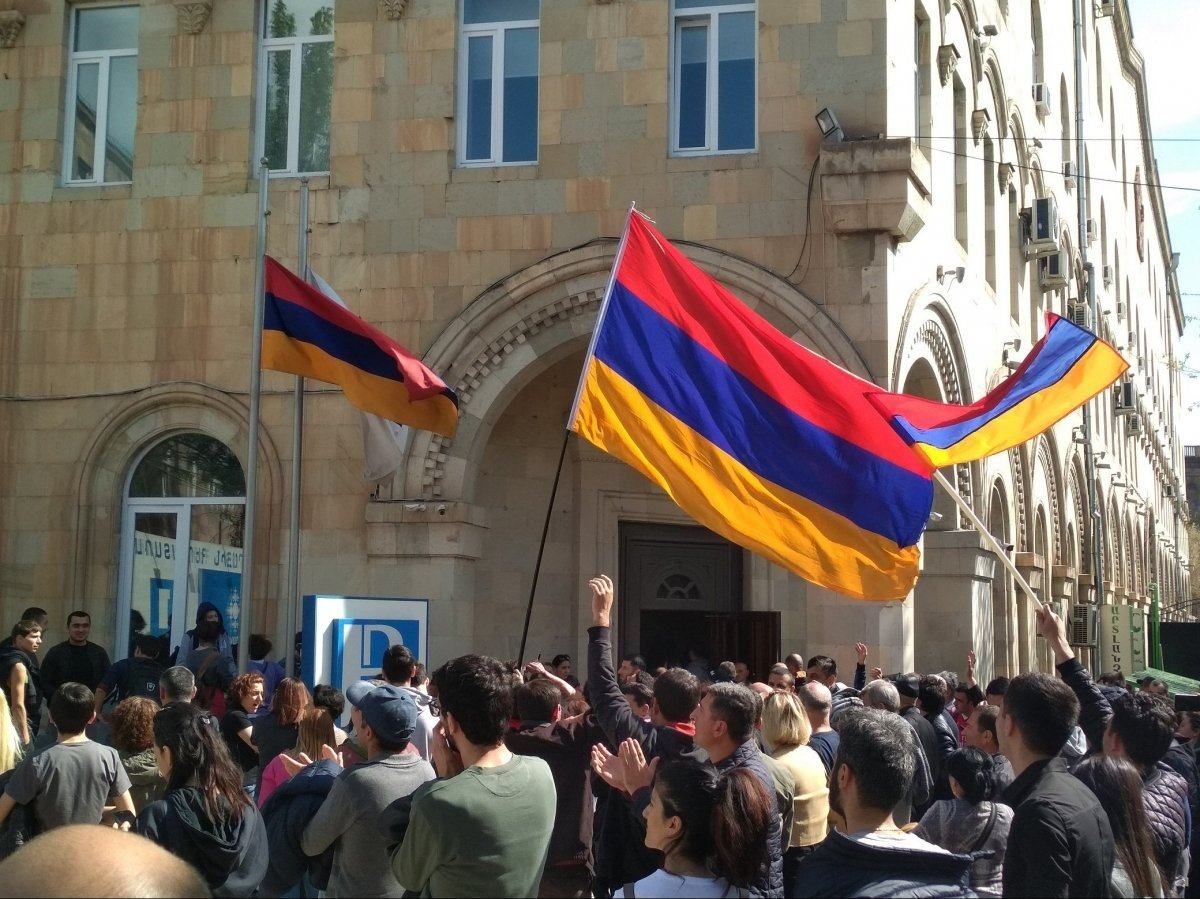 Протести у Вірменії: стало відомо, скільки міністрів вже подали у відставку 