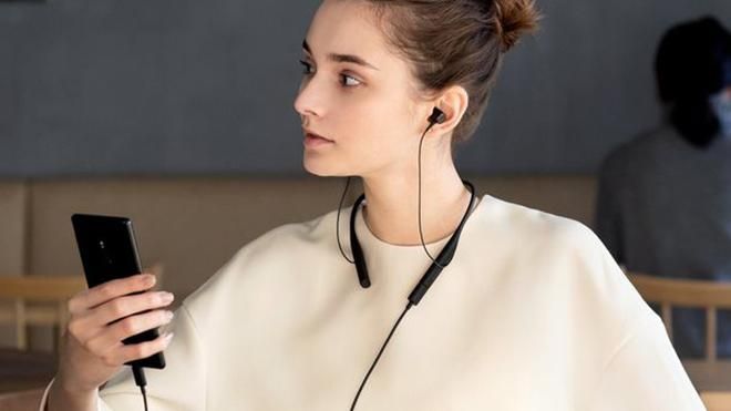 Sony представила "особенную" гарнитуру SBH90C: обзор, характеристики, цена Sony представила "особенную" гарнитуру SBH90C: обзор, характеристики, цена