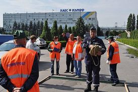 В Хмельницком спасателей учили, как ликвидировать радиационную опасность