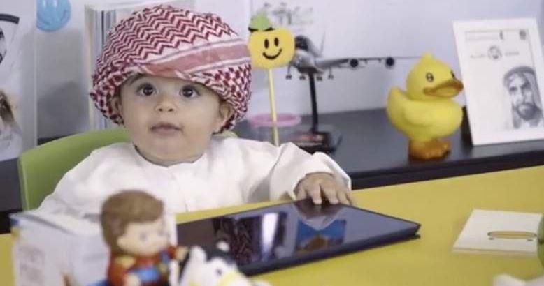 Аеропорт Дубай взяв на роботу 8-місячне немовля: відео