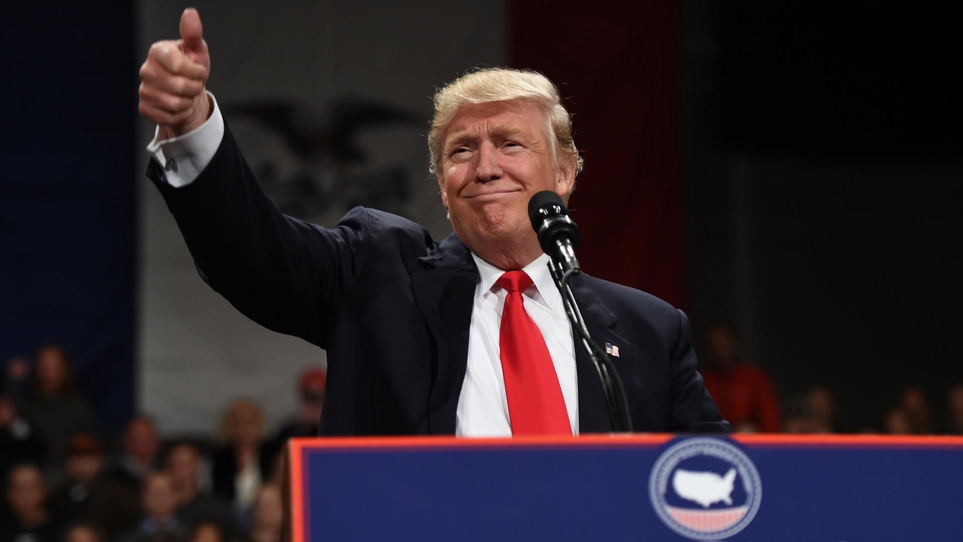 Трамп заявив про довіру до нового держсекретаря США Помпео Трамп заявив про довіру до нового держсекретаря США Помпео