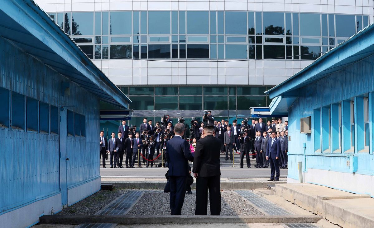 Лидеры двух Корей провели историческую встречу: первые фото