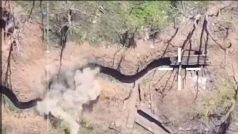 "Смерть російським окупантам": оприлюднено відео знищення позицій бойовиків на Донбасі "Смерть російським окупантам": оприлюднено відео знищення позицій бойовиків на Донбасі