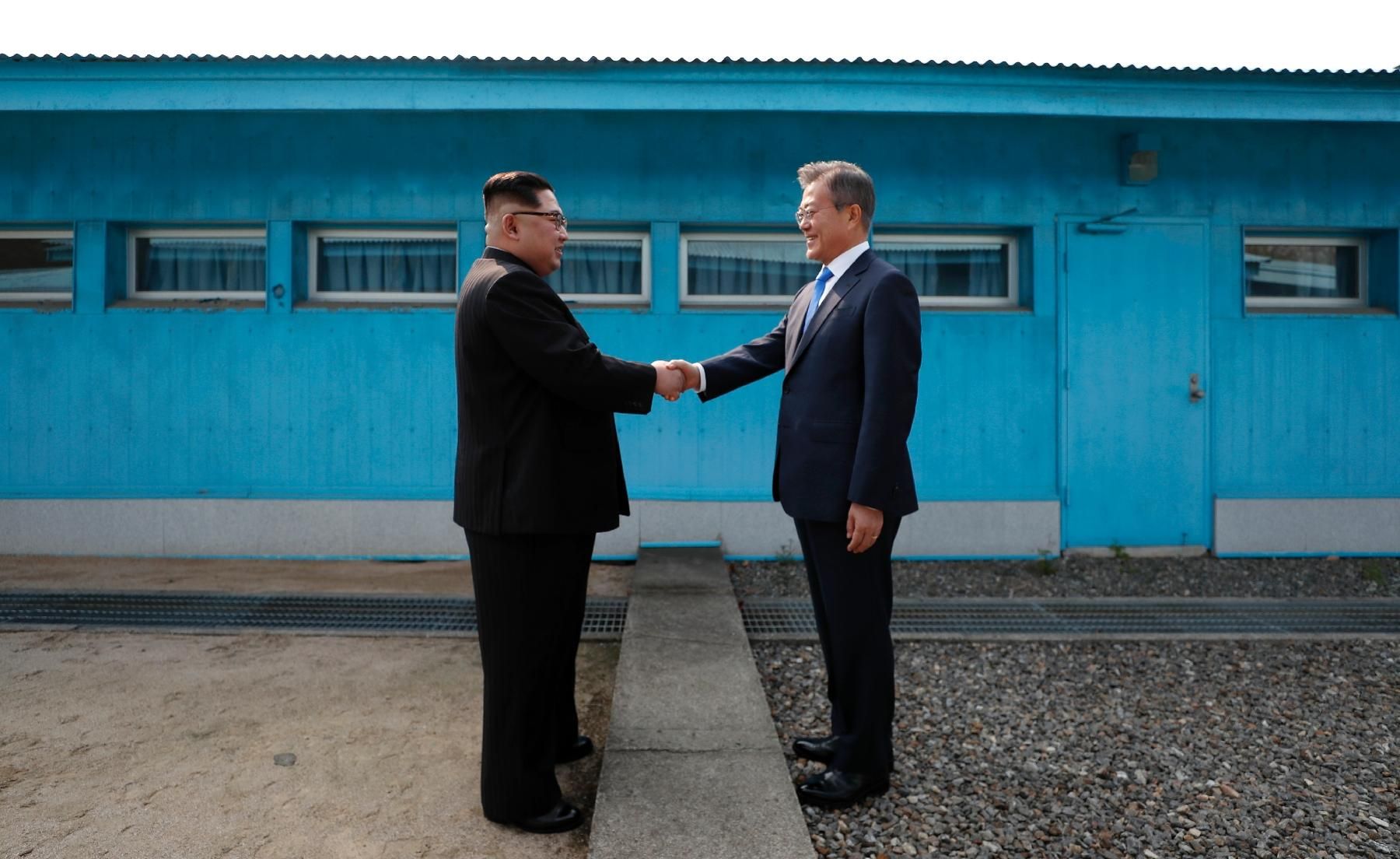 Зустріч надії та реалізму: західні ЗМІ про історичний саміт лідерів двох Корей і його результати