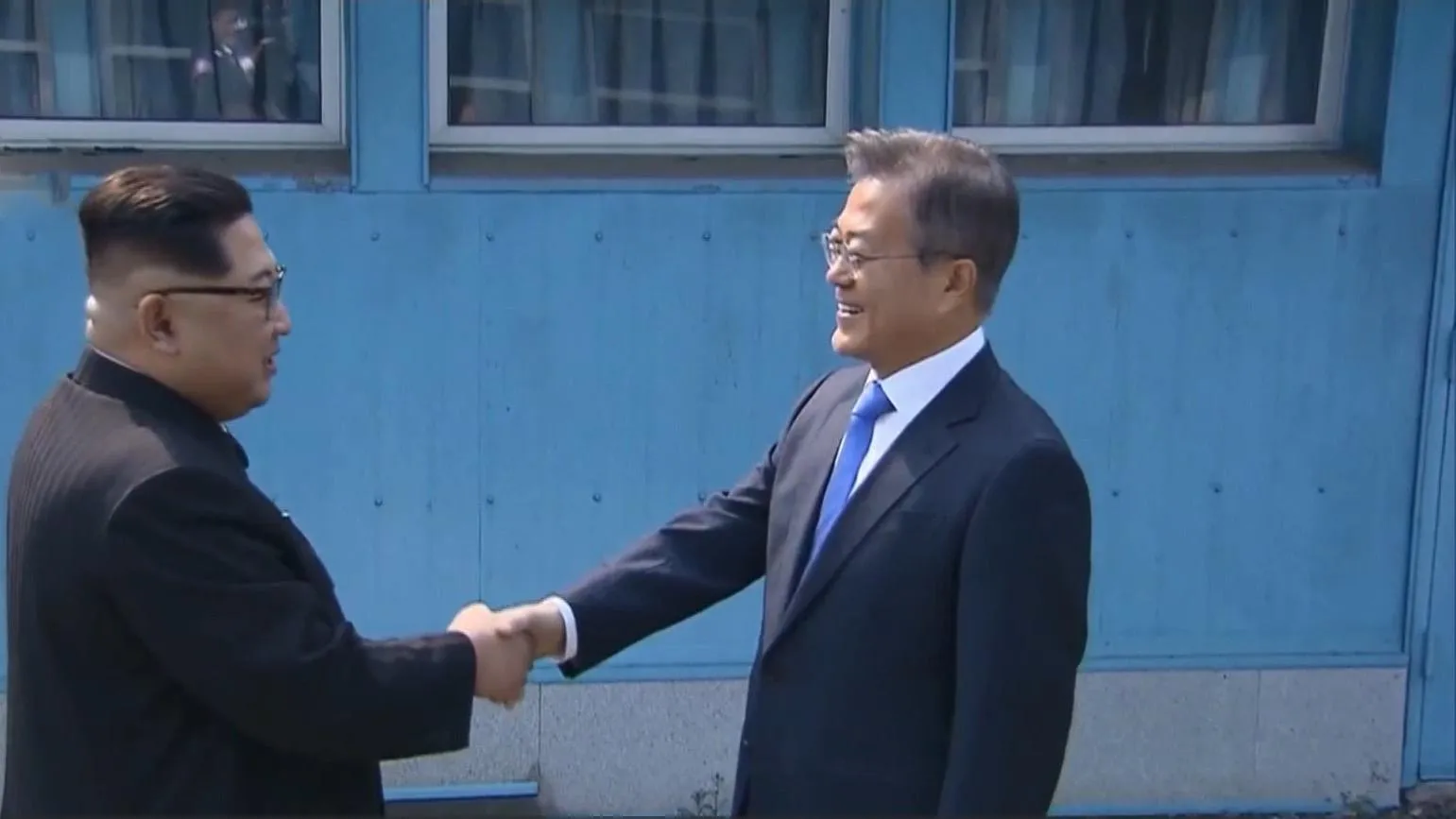 Лідери Північної та Південної Корей Кім Чен Ин і Мун Чже Ін