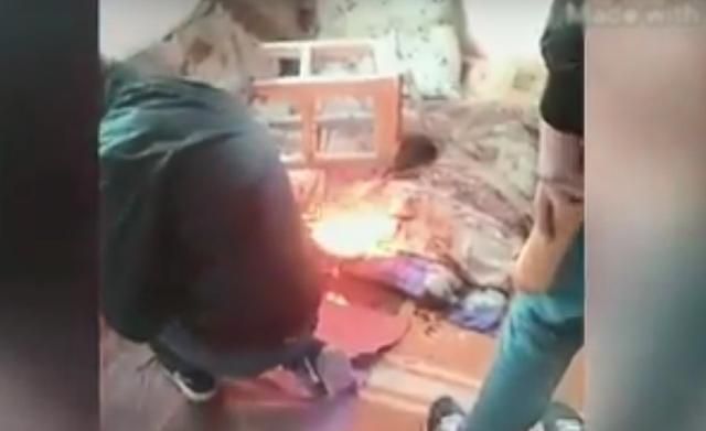 В Киеве сожгли несколько домов ромов: видео