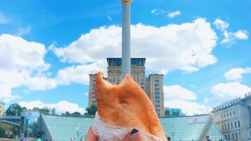 Перепичка на Майдане: известная Instagram-блогерша "попробовала" Киев Перепичка на Майдане: известная Instagram-блогерша "попробовала" Киев
