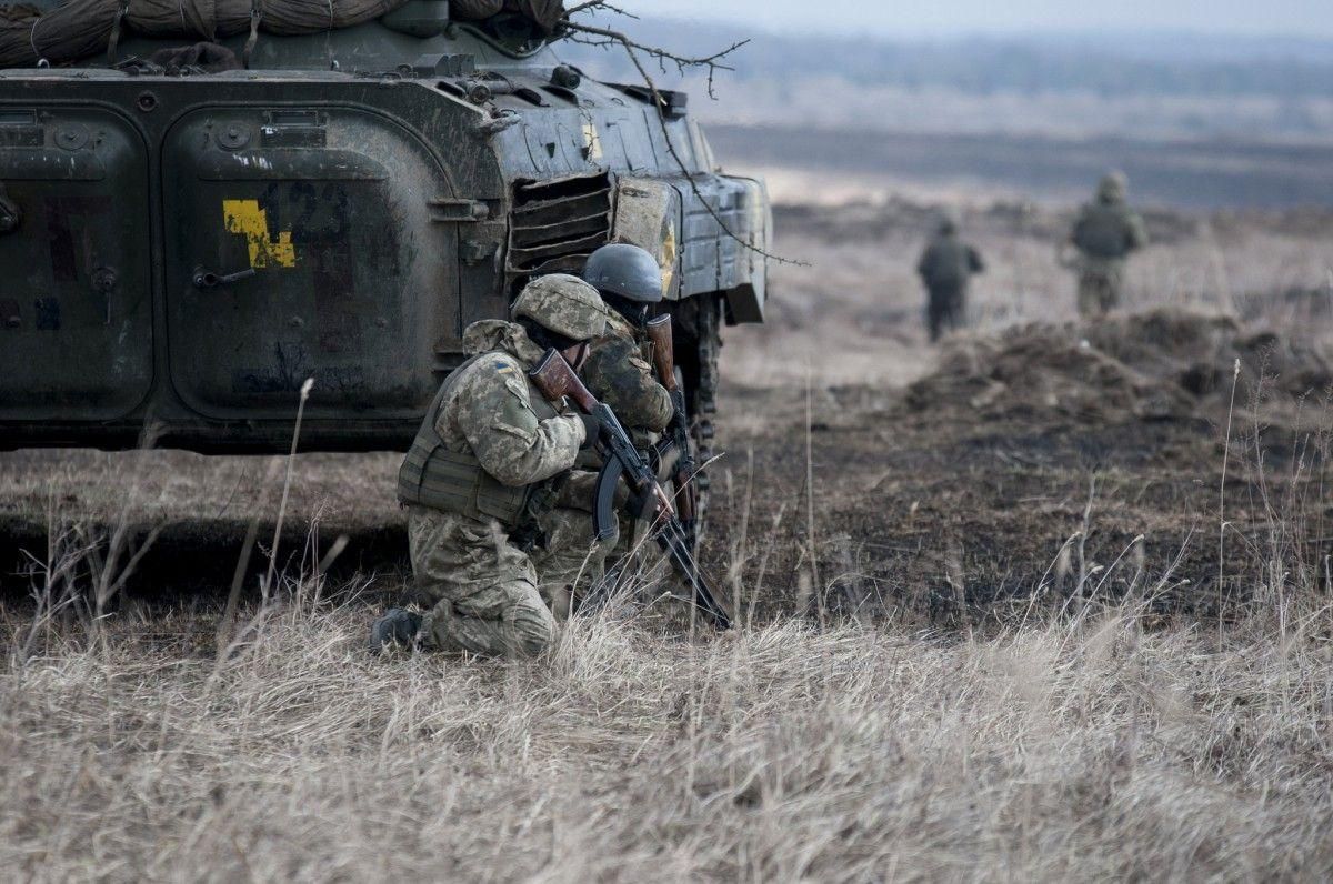 Ворог продовжує зухвало обстрілювати позиції ЗСУ на Донбасі: є потерпілі