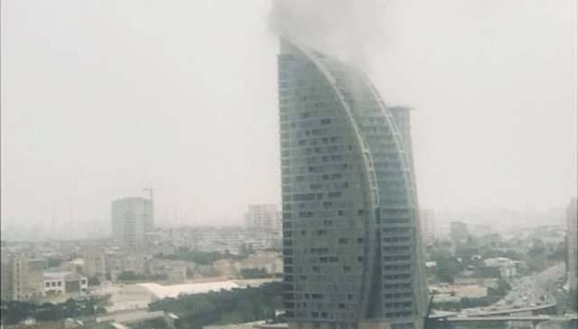 В Баку горит небоскреб Trump Tower: фото и видео В Баку горит небоскреб Trump Tower: фото и видео