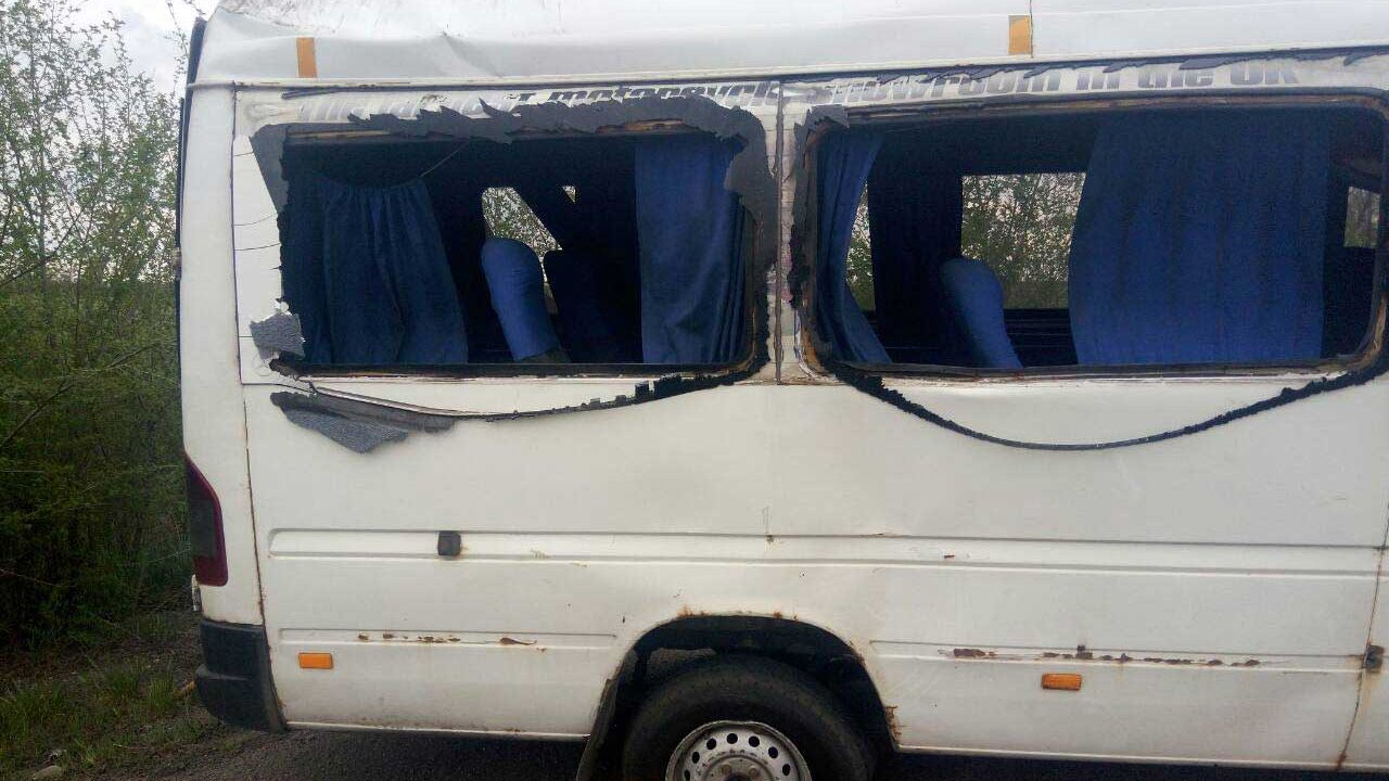 На Дніпропетровщині перекинулася маршрутка: пасажири та водій госпіталізовані На Дніпропетровщині перекинулася маршрутка: пасажири та водій госпіталізовані