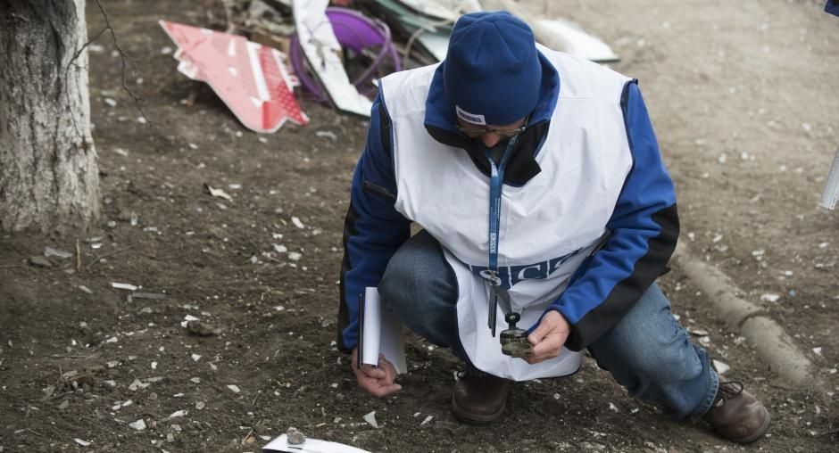 Прибічники окупантів на Донбасі погрожували патрулю ОБСЄ Прибічники окупантів на Донбасі погрожували патрулю ОБСЄ