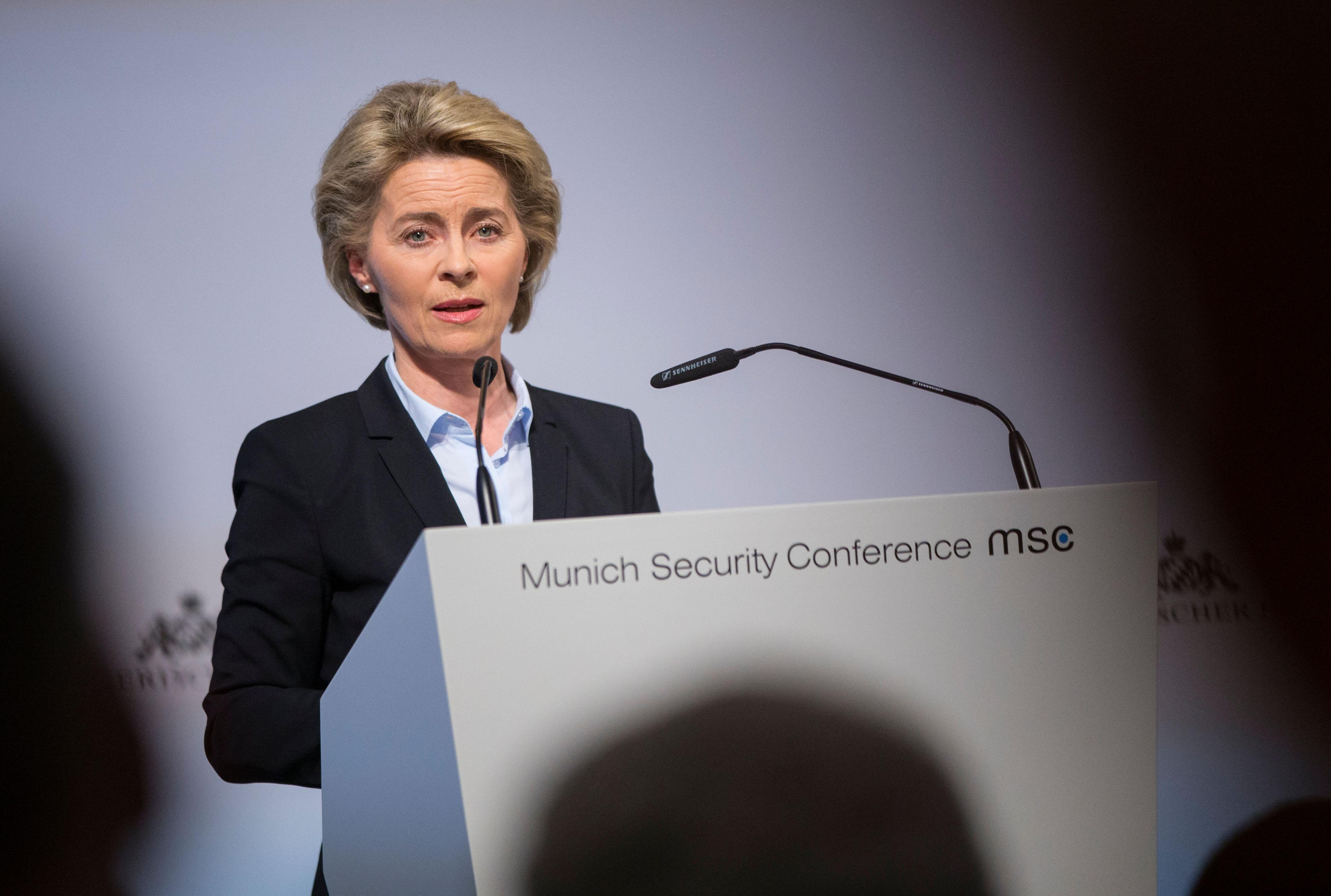 Глава минобороны Германии будет требовать выделить 12 миллиардов евро для армии