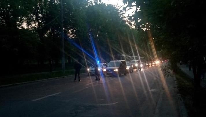 Во Львове водитель умер за рулем и врезался в электроопору