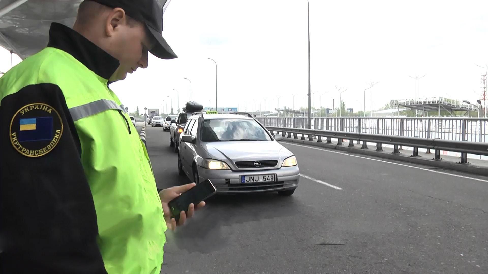 Как доехать невредимым: в Украине взялись за нелегальных таксистов Как доехать невредимым: в Украине взялись за нелегальных таксистов