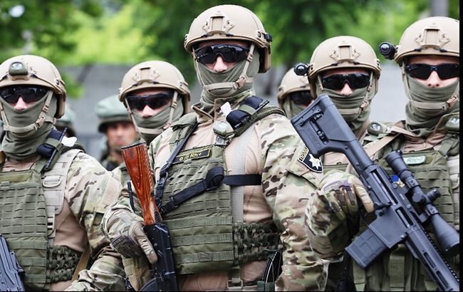 Правоохоронці провели спецоперацію на ринку "7 кілометр": затримували підозрюваних у вбивстві Правоохоронці провели спецоперацію на ринку "7 кілометр": затримували підозрюваних у вбивстві