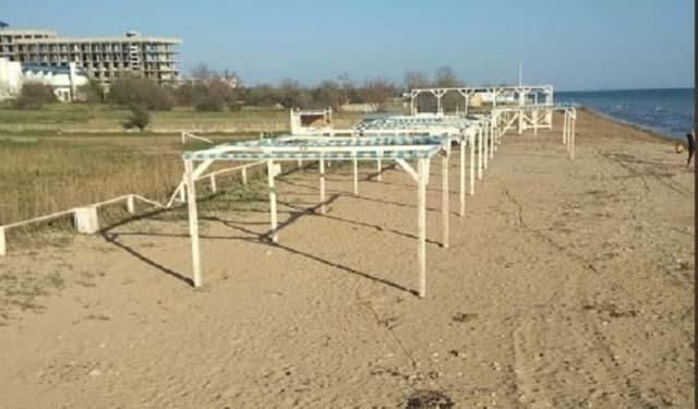 Безлюдні пляжі окупованого Криму: в мережі показали нові сумні фото Безлюдні пляжі окупованого Криму: в мережі показали нові сумні фото