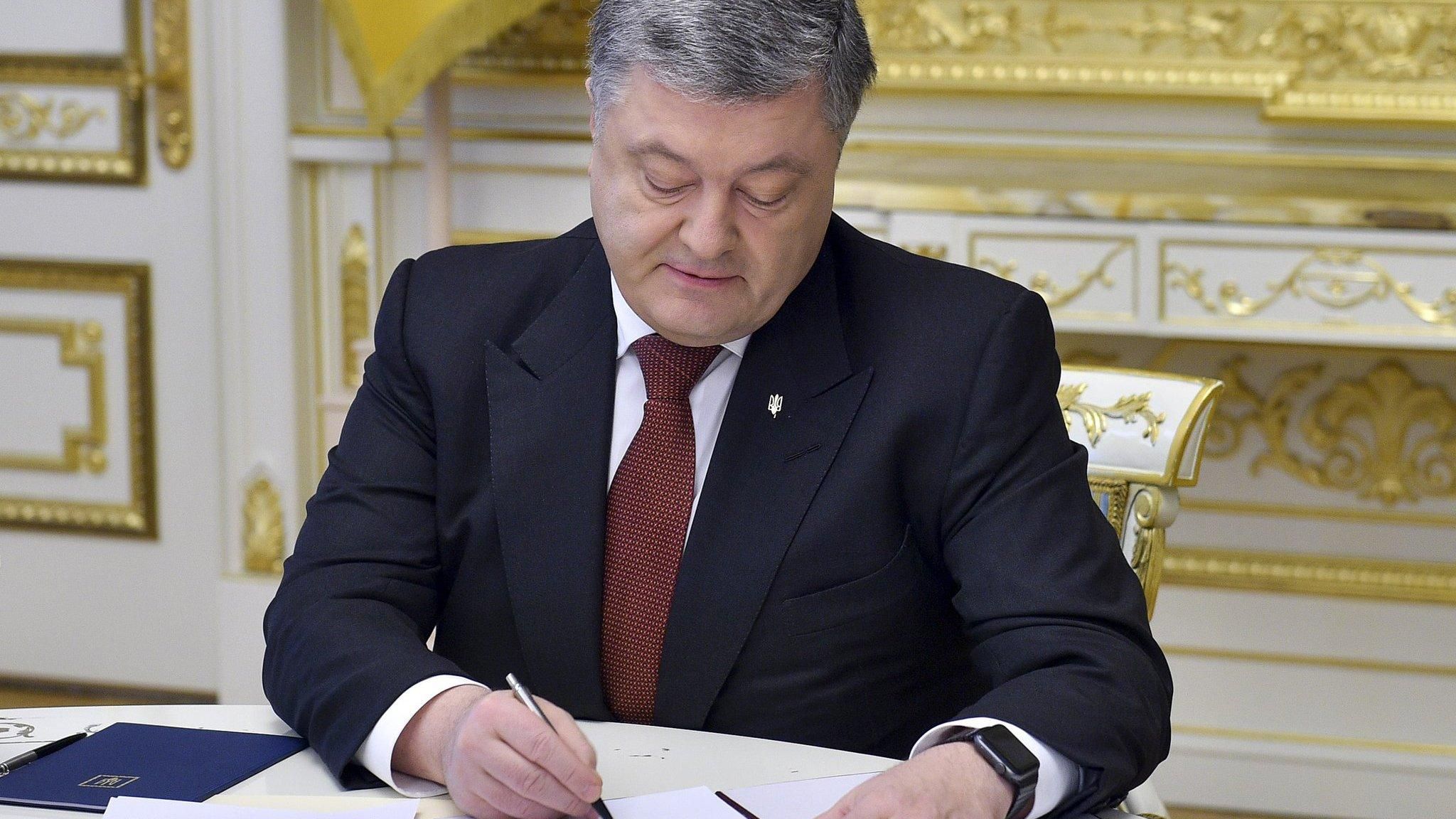 Порошенко наказав вдосконалити законодавство під початок ООС Порошенко наказав вдосконалити законодавство під початок ООС