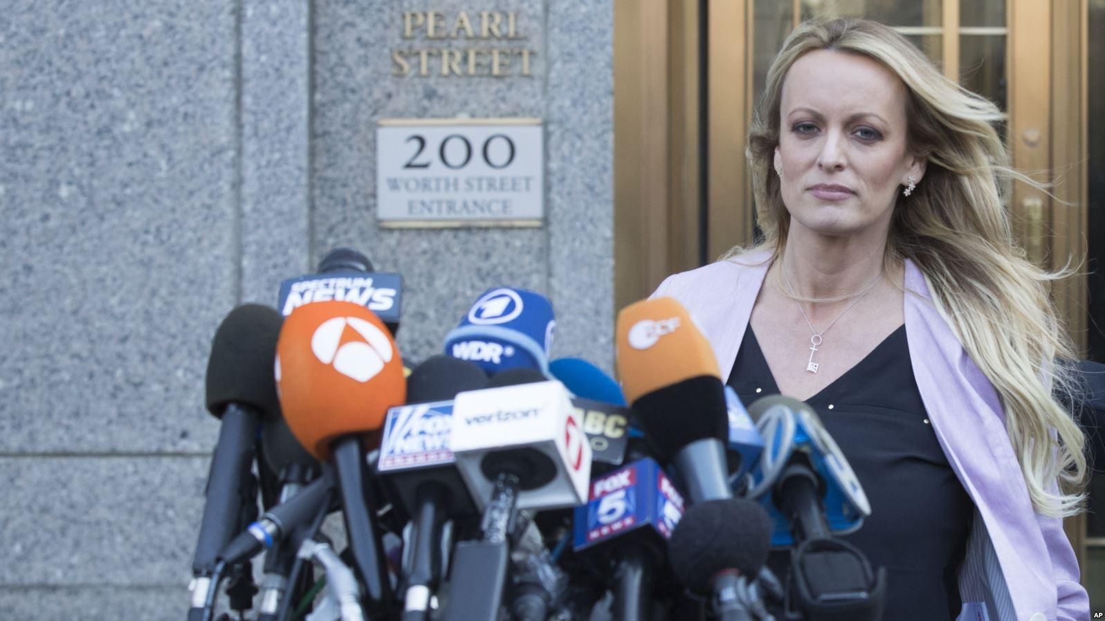 Американская порноактриса подала иск против Трампа Американская порноактриса подала иск против Трампа