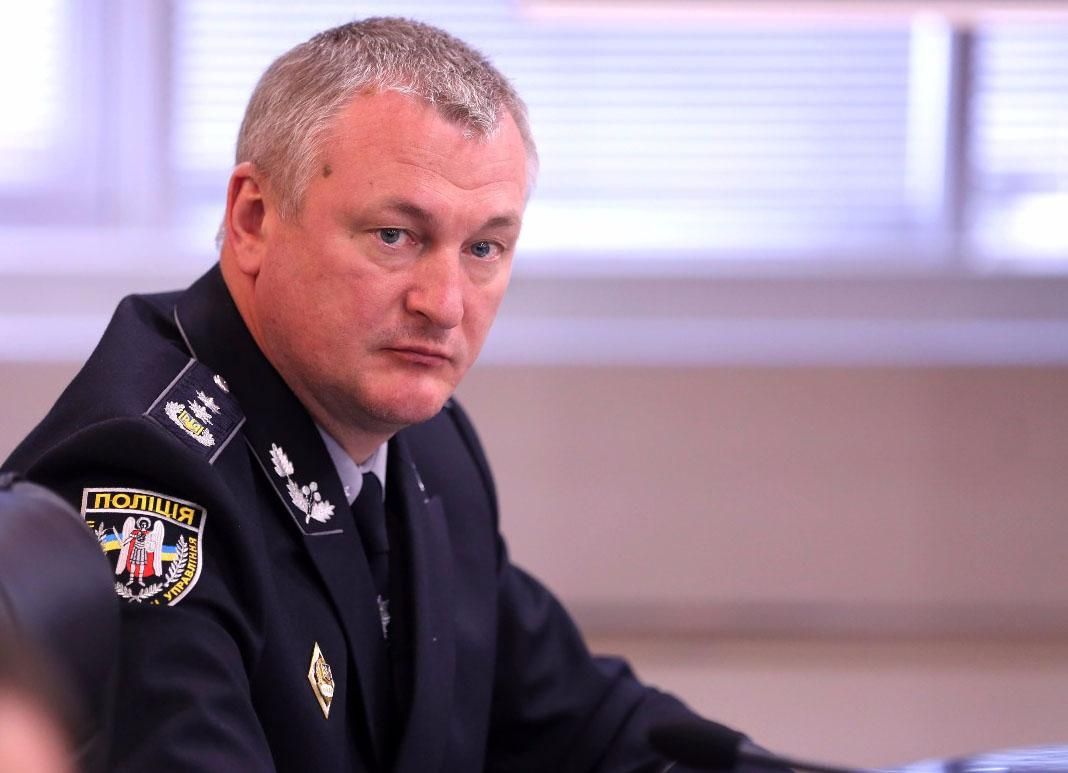 Глава Нацполиции показал шокирующие последствия "работы" копателей янтаря Глава Нацполиции показал шокирующие последствия "работы" копателей янтаря