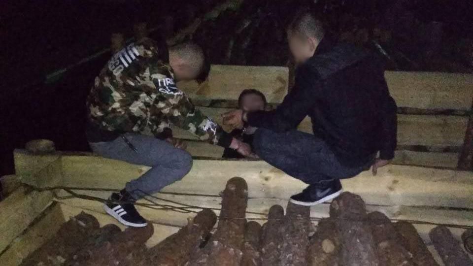 Правопорушники у незвичний спосіб хотіли потрапити до Румунії Правопорушники у незвичний спосіб хотіли потрапити до Румунії