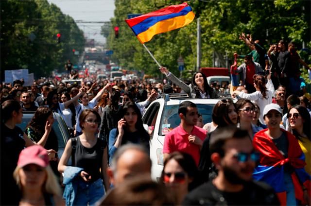 У Вірменії відновилися протести: учасники перекрили автодорогу між Єреваном і аеропортом