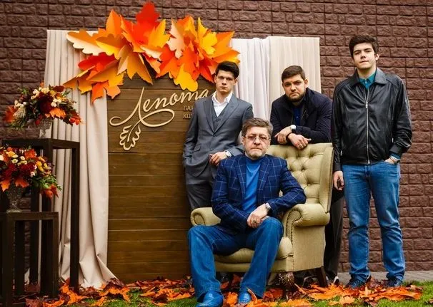 Муса Саітов (зліва) та Даніл Гончаров (у кріслі) Муса Саітов (зліва) та Даніл Гончаров (у кріслі)