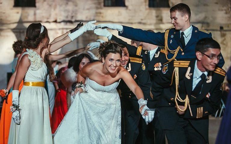 В окупованому Криму Міноборони РФ хоче провести офіцерський бал В окупованому Криму Міноборони РФ хоче провести офіцерський бал