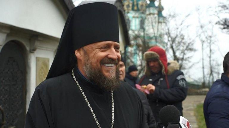 Настоятель незаконної каплиці УПЦ МП у Києві відхрещується від російського громадянства Настоятель незаконної каплиці УПЦ МП у Києві відхрещується від російського громадянства