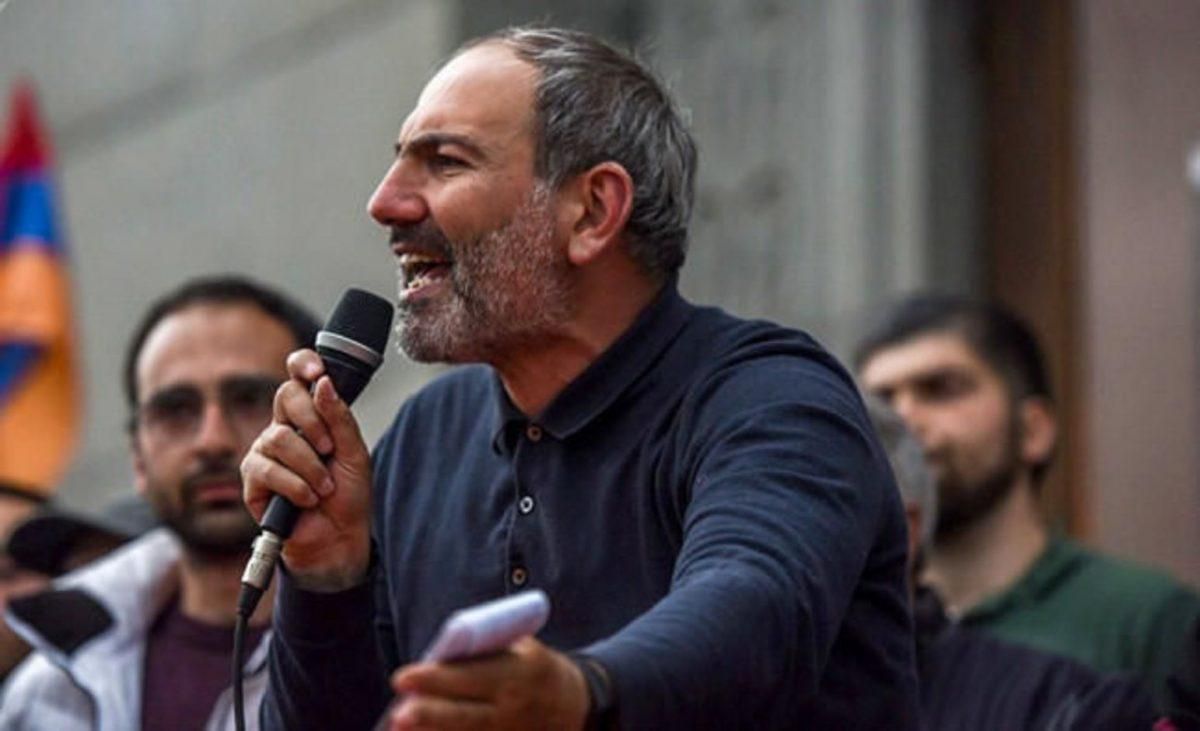 Лідер опозиції Пашинян закликав зупинити протести у Вірменії