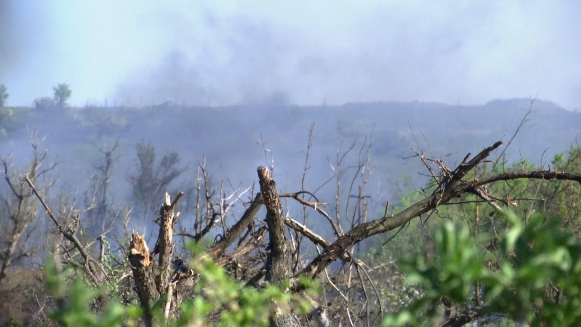 Бойцы ВСУ подожгли склад боеприпасов противника возле Зайцева Бойцы ВСУ подожгли склад боеприпасов противника возле Зайцева