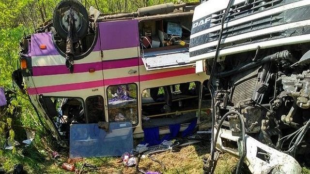 На Николаевщине зерновоз столкнулся с двумя автобусами: более десятка пострадавших (фото) На Николаевщине зерновоз столкнулся с двумя автобусами: более десятка пострадавших (фото)