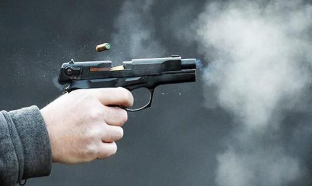 На Киевщине участник АТО устроил стрельбу на остановке общественного транспорта На Киевщине участник АТО устроил стрельбу на остановке общественного транспорта