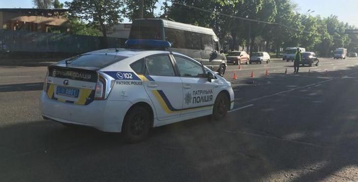 У Кривому Розі патрульний збив пішохода: фото У Кривому Розі патрульний збив пішохода: фото