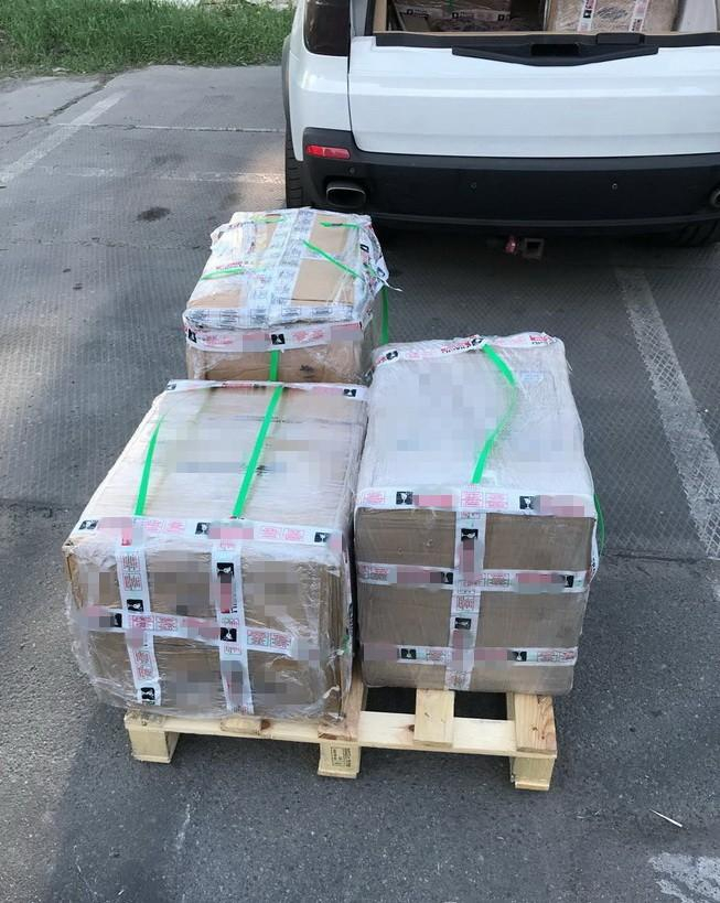 На Киевщине в коробках с роликами обнаружили 5 килограммов кокаина