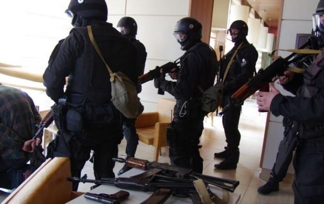 СБУ проводит обыски во всех райотделах полиции Запорожья