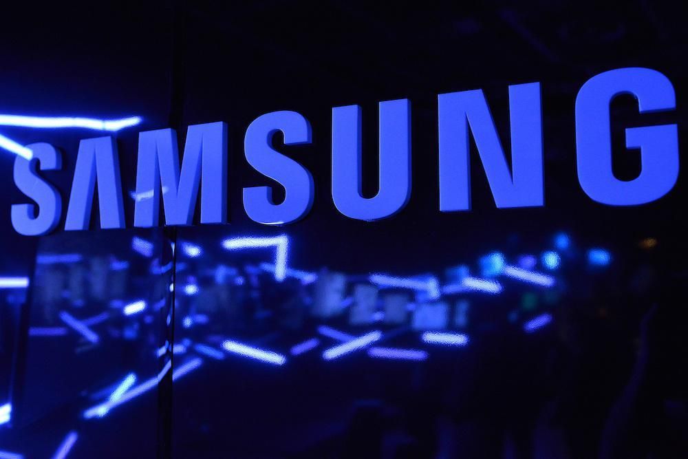 Компанія Samsung запатентувала гнучкий смартфон із прозорих матеріалів Компанія Samsung запатентувала гнучкий смартфон із прозорих матеріалів