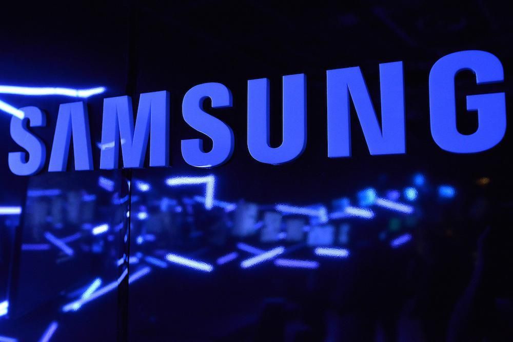 Компанія Samsung запатентувала гнучкий смартфон із прозорих матеріалів