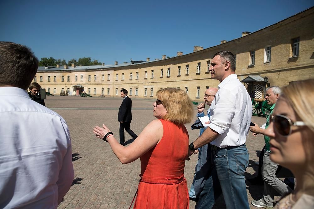 Кличко проинспектировал локации, где пройдут мероприятия к финалу Лиги чемпионов УЕФА Кличко проинспектировал локации, где пройдут мероприятия к финалу Лиги чемпионов УЕФА