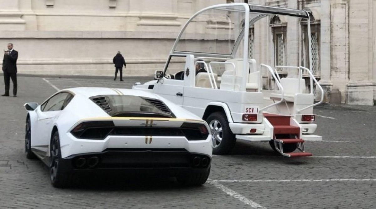 Папа Римский решил продать Lamborghini, который ему подарили