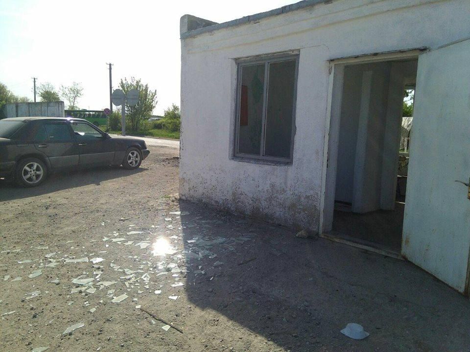 Бойовики обстріляли КПВВ "Гнутово", оголошено "червоний" режим, – ООС Бойовики обстріляли КПВВ "Гнутово", оголошено "червоний" режим, – ООС