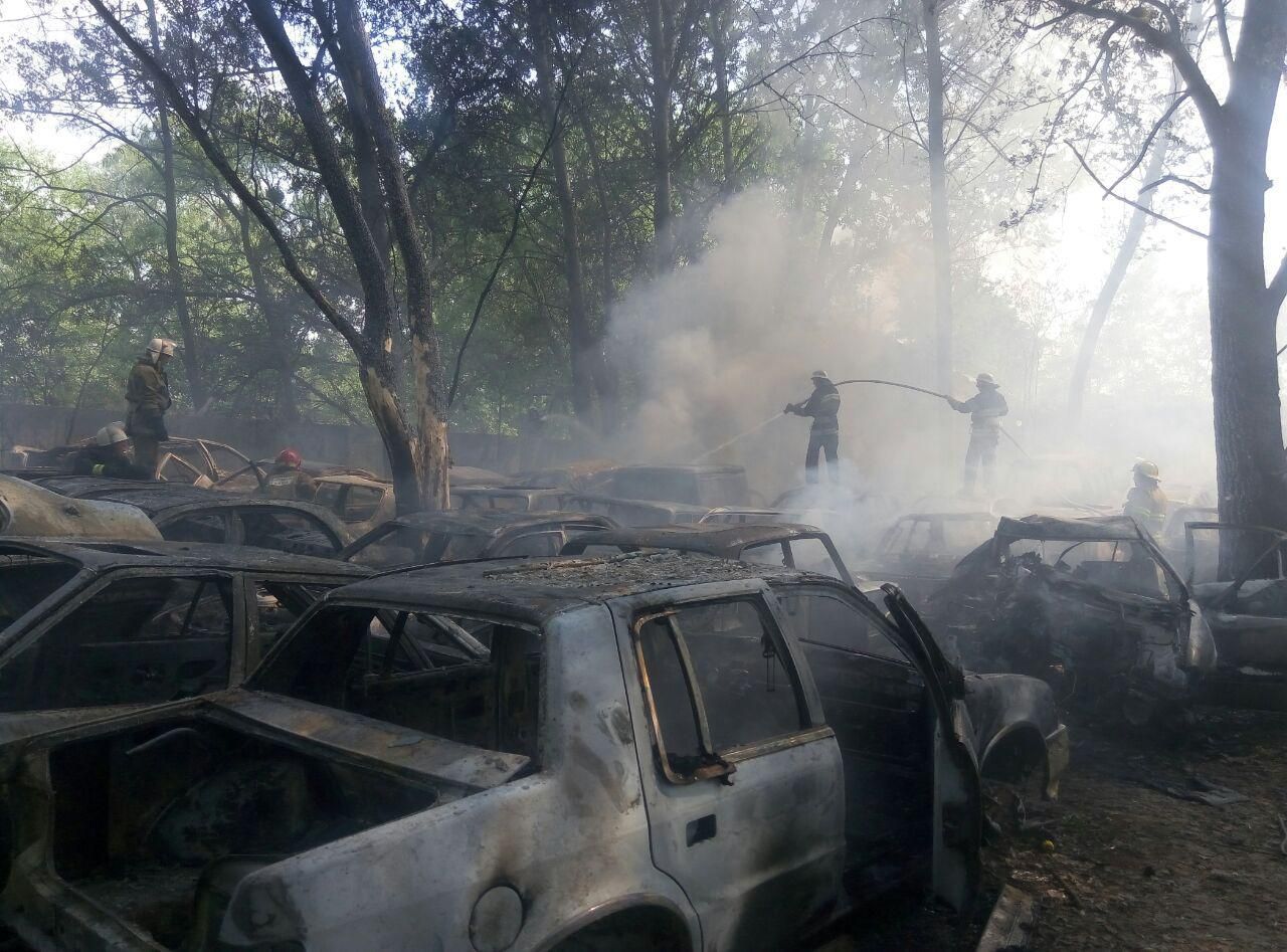 У Києві на стоянці згоріло 54 автомобілі 