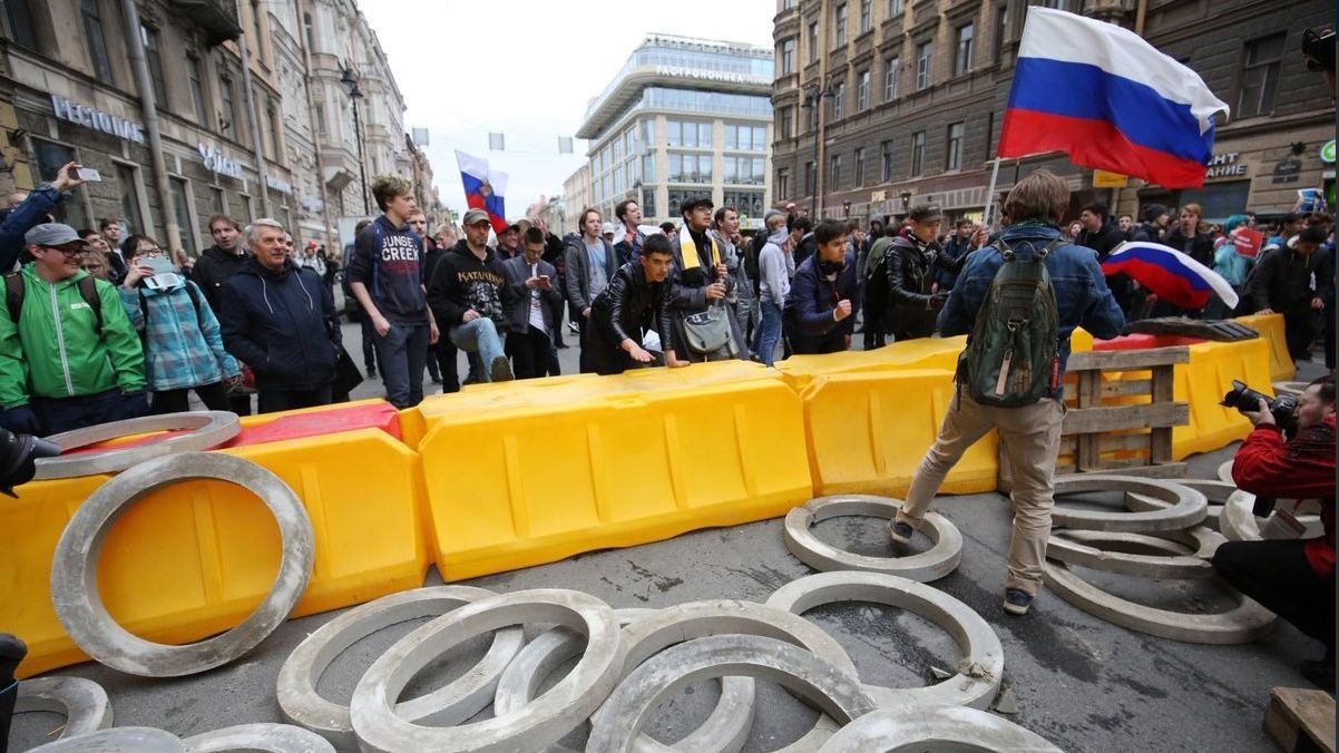 Мітинги у Росії перед інавгурацією Путіна: ОМОН жорстко розігнав активістів