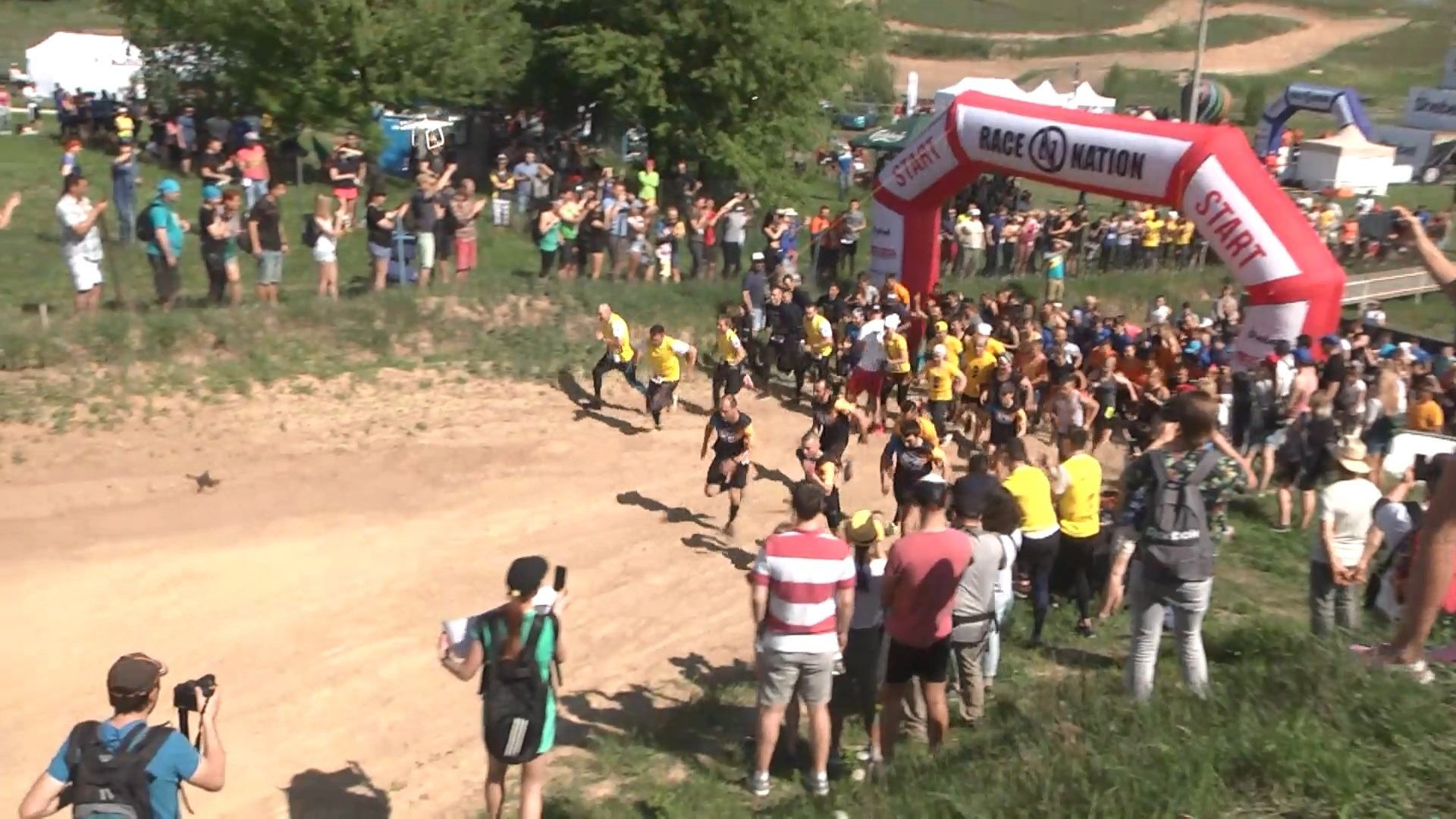 Два дні драйву і адреналіну: у Києві стартували змагання "Гонка нації" Два дні драйву і адреналіну: у Києві стартували змагання "Гонка нації"