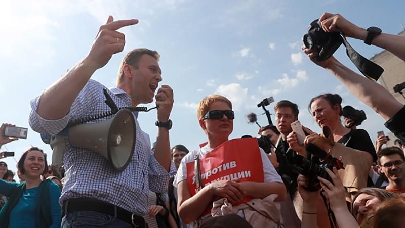 В Москве на митинге против "царя Путина" задержали Навального